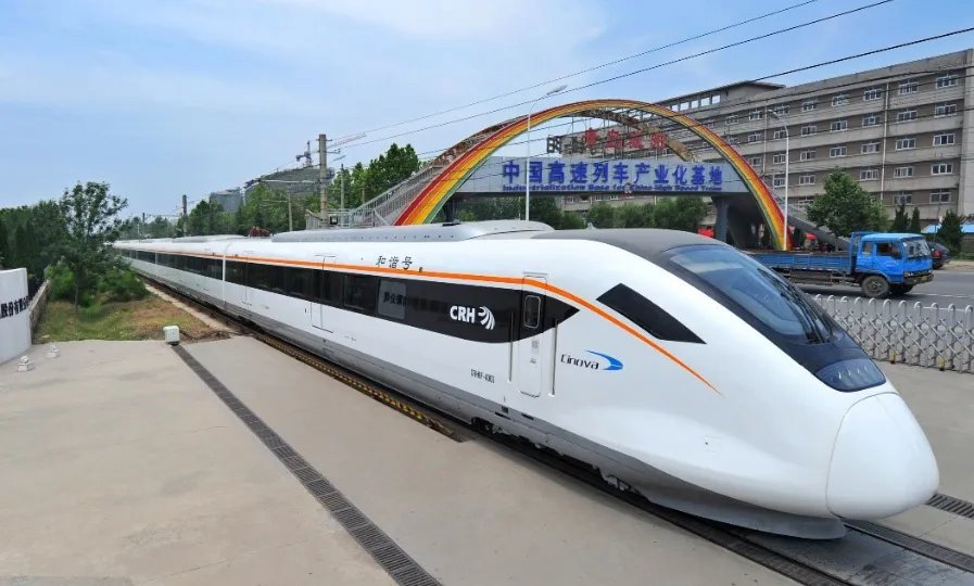 新型动车组亮相是真的吗?