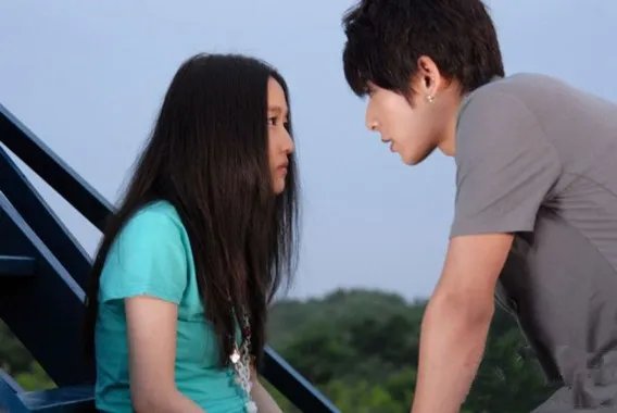 陈翔刘美含接吻图欣赏  《夏日甜心》两人疑假戏真做