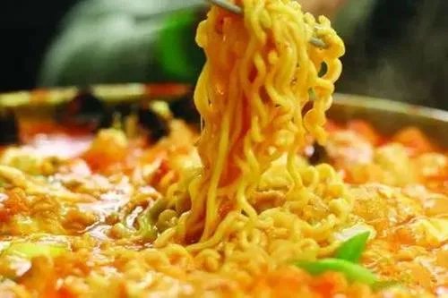 为什么方便面是卷曲的形状呢?