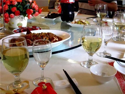 南京婚宴酒席一桌多少钱 订婚宴酒店要注意哪些