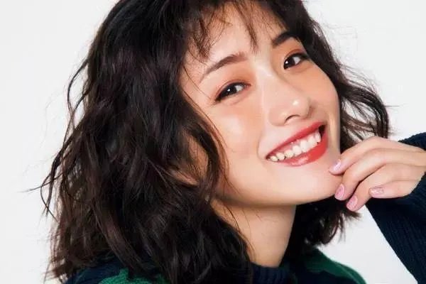 石原里美已于去年领证，你知道她的老公是谁吗？