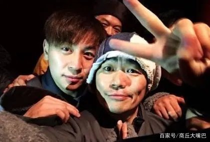 向华强都不敢惹,王宝强要行晚辈礼,释小龙究竟是什么身份?