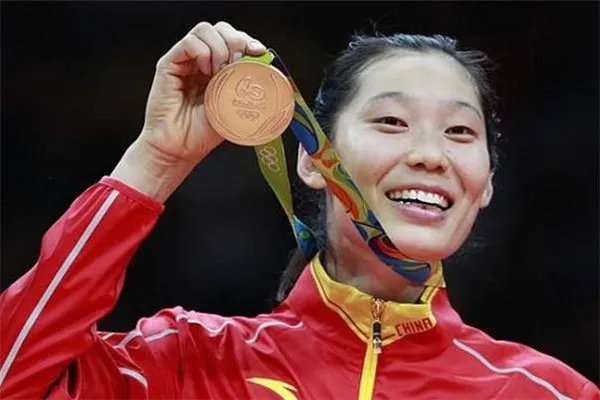 如何看待中国女排冠军队员朱婷出演《夺冠》？