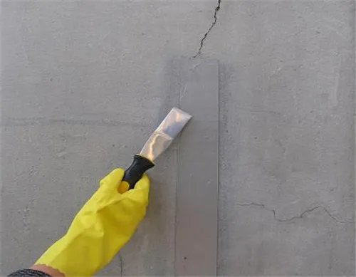 新房墙面开裂如何修补