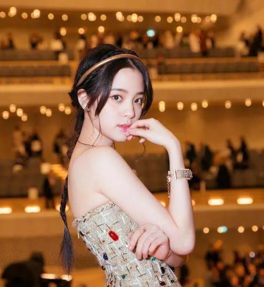 欧阳娜娜曾就读于哪所大学？