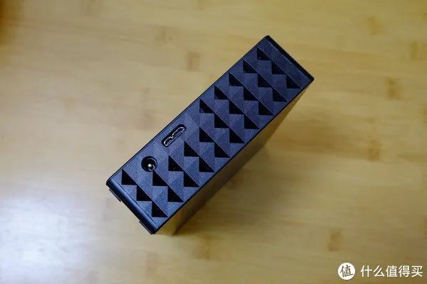 西数Elements,西数Mybooks,希捷Expansion三款移动硬盘拆解方法。