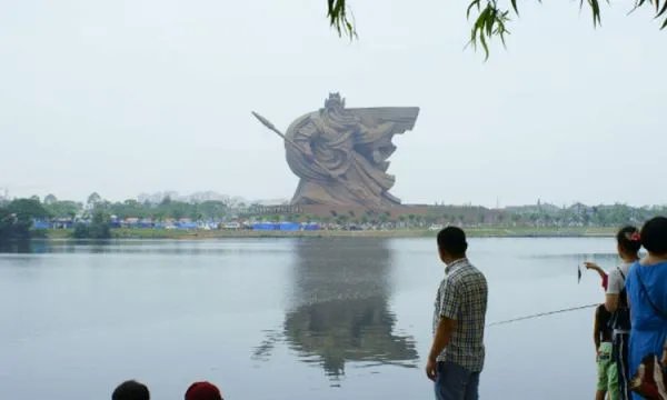 网传“巨型关公像或将搬迁”，此消息属实可靠吗？