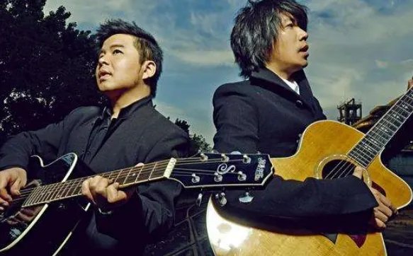 水木年华参加节目一轮游,郑钧力挺他们,怎样看待这件事情?