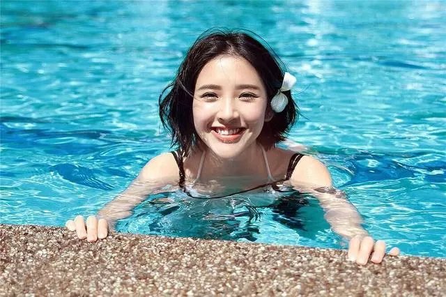 隋唐演义中扮演单盈盈的女演员的生活照片？