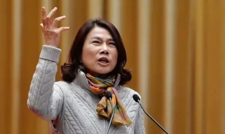 董明珠直播愤怒离场！现场黑脸气场强大，女主播圆场未能救场，发生了啥？