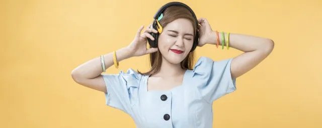 那个爱笑的你那个爱闹的你是什么歌