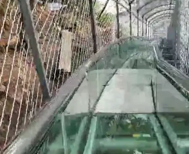 辽宁玻璃栈道发生事故，景点负责人对此有何回应？