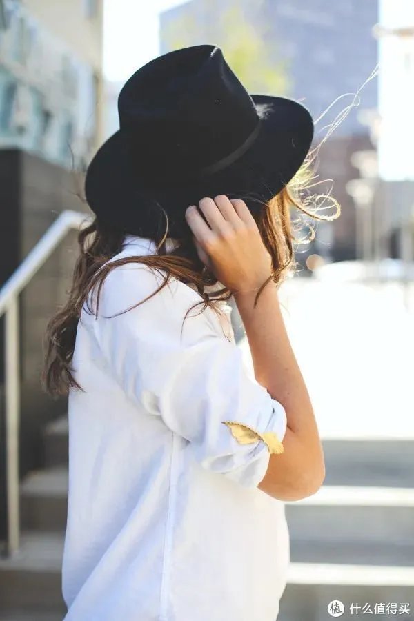 女士胸针怎么佩戴