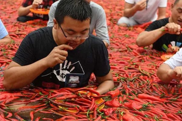 湖南人年均消费辣椒100斤,他们用辣椒制作了什么特色菜?