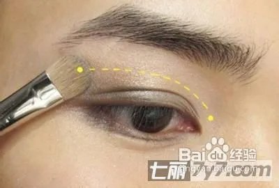 单眼皮女生怎么画眼妆