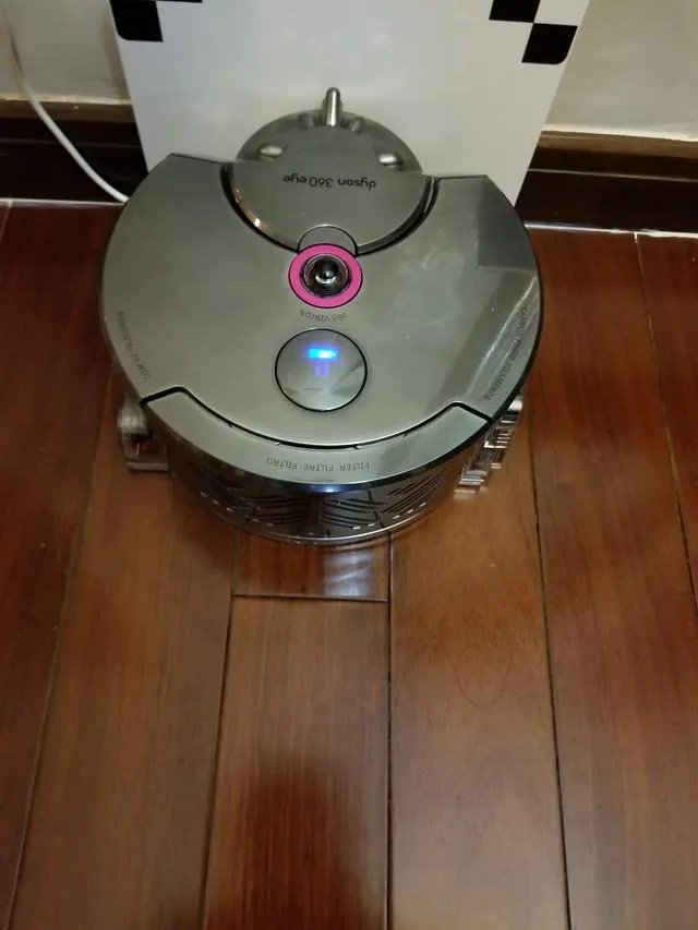 戴森扫地机器人这么贵，真的能吸很干净么？