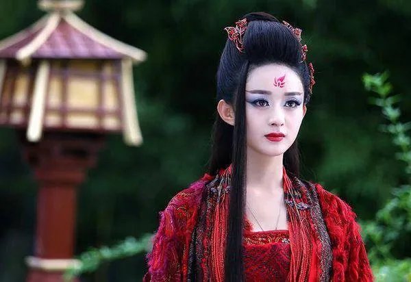 赵丽颖全年在拍戏问题你怎么看?