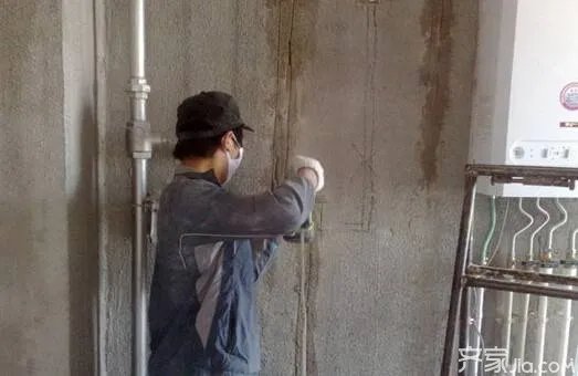 墙面发霉巧处理 还原亮丽新居室