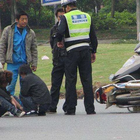 交警被指碰瓷执法后果怎么样了？