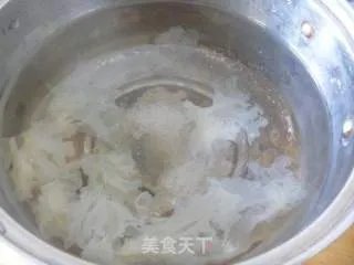 【养生汤煲】 银耳雪梨汤