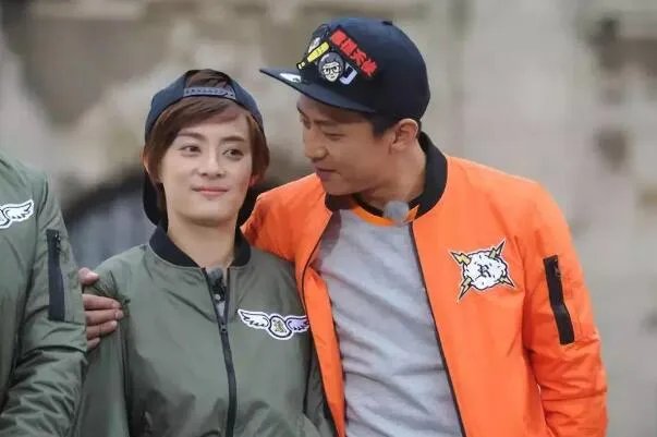 孙俪发文吐槽邓超画的结婚照,你觉得邓超画的像吗?