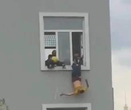 自解腰带坠楼身亡:为什么会想不开,真相是什么样子的