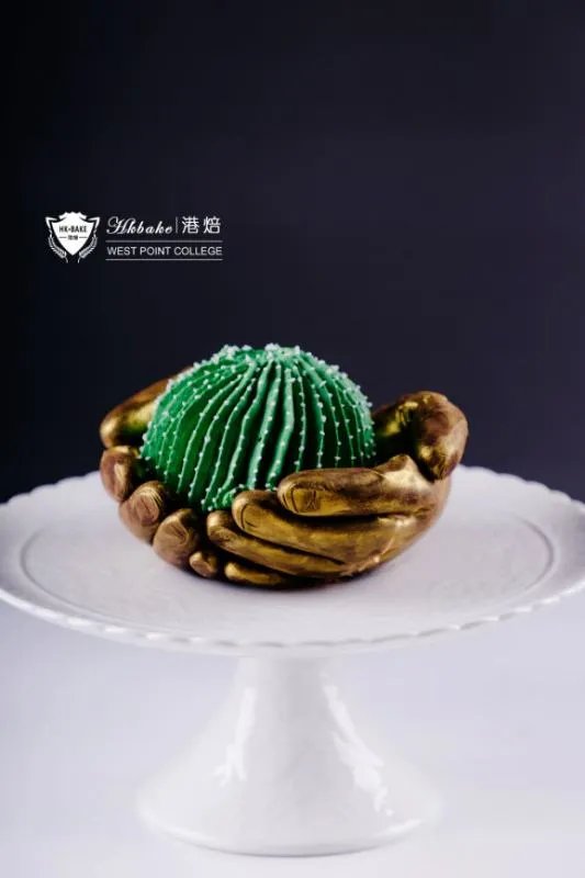 学烘焙是去蛋糕店里还是去学校呢？