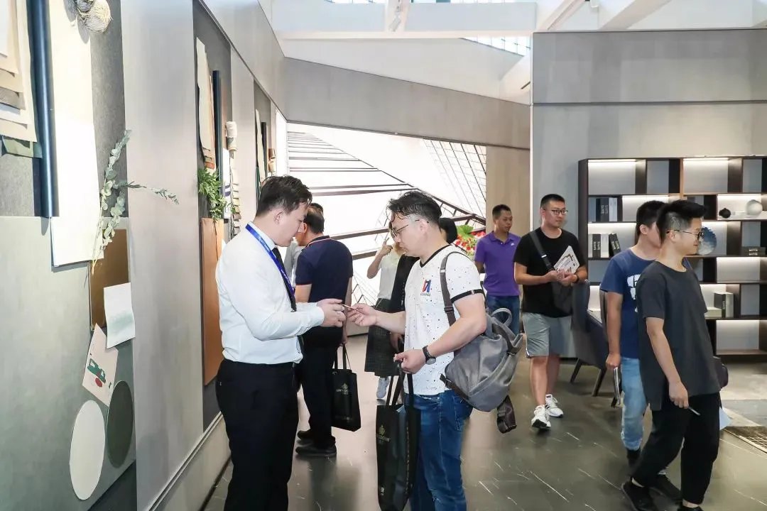 顾家工艺上海展亮相,37年匠心坚持,用极简设计定义极致舒适生活!