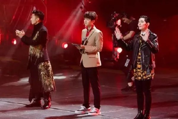 谢霆锋夸王俊凯好man，他为什么这么说？