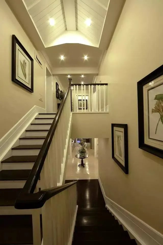 看多了美式乡村别墅，来欣赏一下英伦风的乡村风格吧！