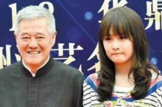 赵本山妻子谈女儿整容,坦言看着很揪心,女儿整容她该不该阻止?