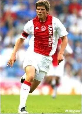 如何看待张玉宁坚持在荷兰踢球？