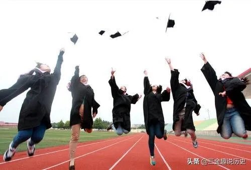 如何看待「国科大学生季某某在国外社交平台发表不当言论」？学生应有的素养有哪些？