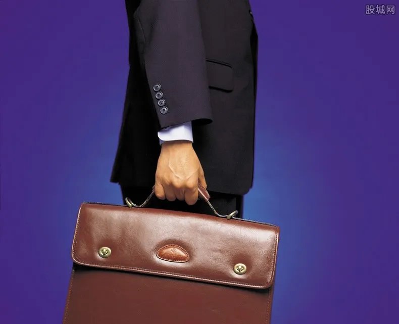 男包什么牌子好 男包买什么品牌比较好