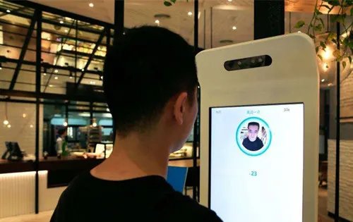 高中推刷脸吃饭有何目的 网友:这神器果然与众不同!