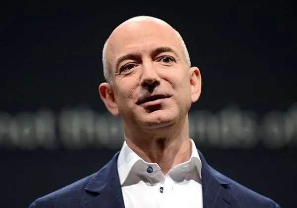 全球首富贝索斯正式卸任亚马逊CEO，谁将接替他的职务？