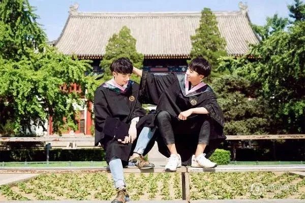 如何看待湖南农村双胞胎学霸一个上清华一个上北大这件事?