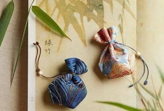 那些藏在历史长河中的“定情信物”，都有什么呢？