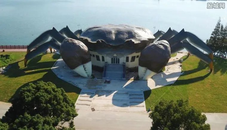 苏州现巨型大闸蟹建筑 外形十分巨大令人看呆了