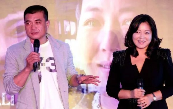 王茜华:演农村剧走红,为拍戏整容200次,今50岁现状如何?