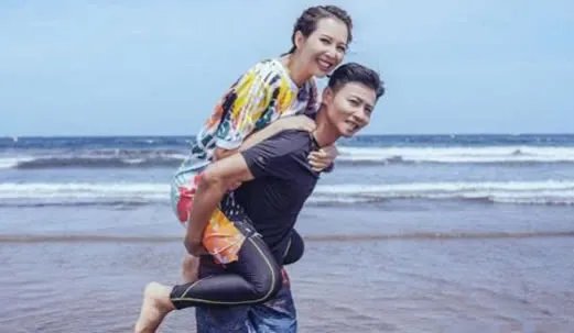 蔡少芬孕肚照曝光（组图）