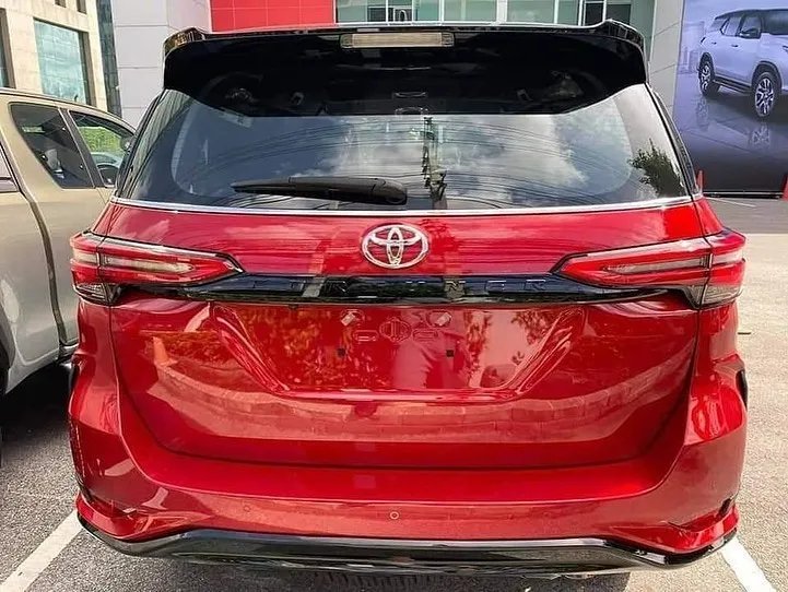 丰田Fortuner传奇版实车曝光!外观更运动!