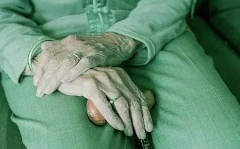 优秀散文《天使奶奶带来的人生启迪》