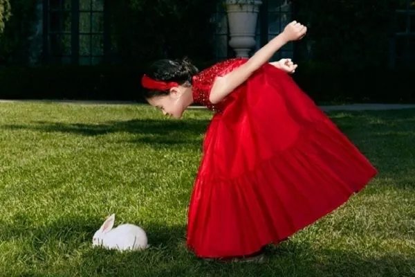 梅婷女儿登封面,你觉得她女儿长的怎么样?