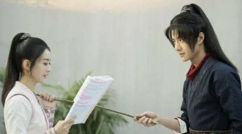 赵丽颖说王一博新歌好听，赵丽颖和王一博有什么渊源？