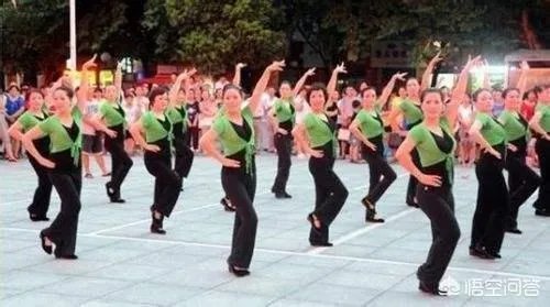 您是怎样喜欢上广场舞的,有没有一次偶然的原因呢?