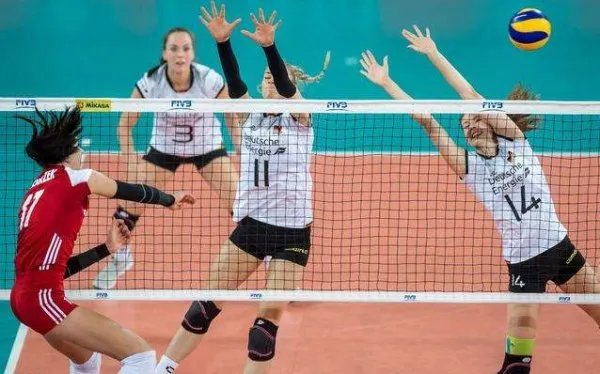 颁奖仪式中女排热泪盈眶，奏响国歌那一瞬间，你有什么想说的？