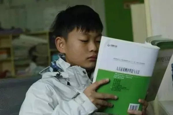 南京大学何宜德