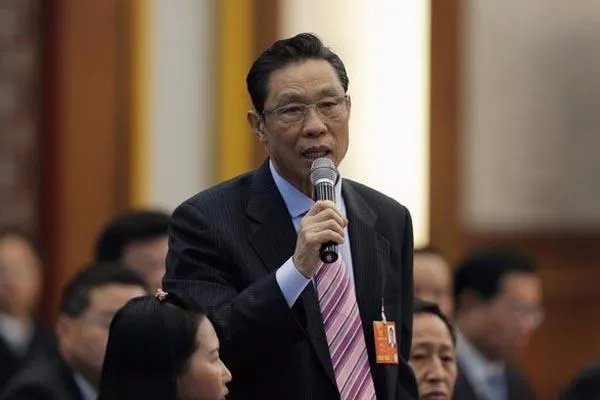 方舟子的老婆是谁，为什么能忍受的了他？