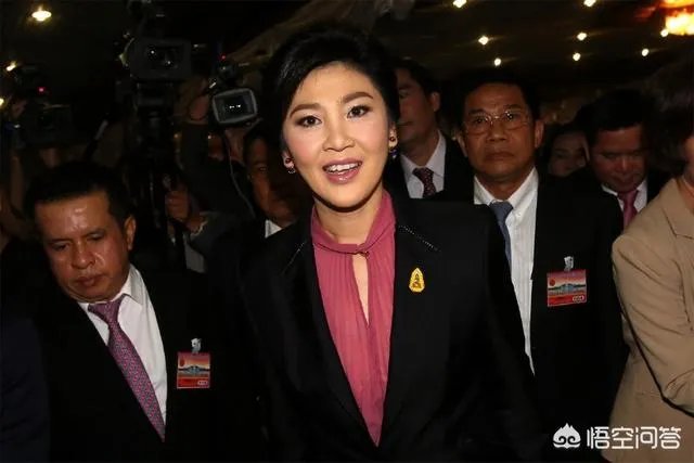 英拉兄妹现身新加坡,近段时间频频活动为哪般?